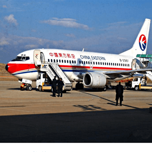 广州机场货运航空快运业稳步发展的原因是什么？